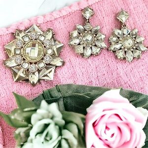 NIB Avon Brooch & Earrings Set